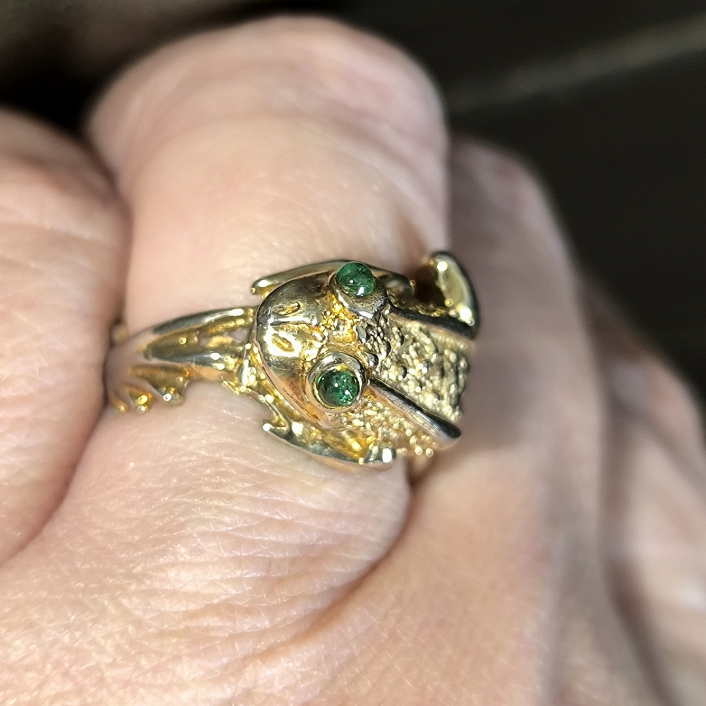 Natural Emeralds Yellow Gold Plated Solid White Gold Frog Ring - Picture 4 of 17